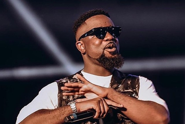 Sarkodie Announces Joint Show With R2Bees In US