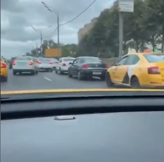 Russian taxi app hacked with hundreds of drivers ordered to same location, causing huge traffic jams in Moscow (video)